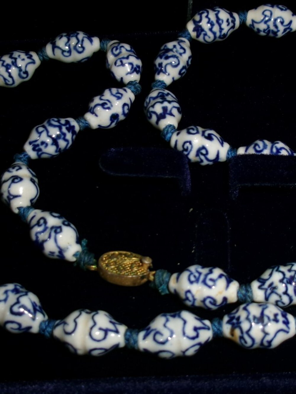 Vintage Chinese Blue & White Painted Porcelain Bead Hand-Knotted 24" Necklace - Picture 5 of 5
